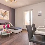 شقة Zorica